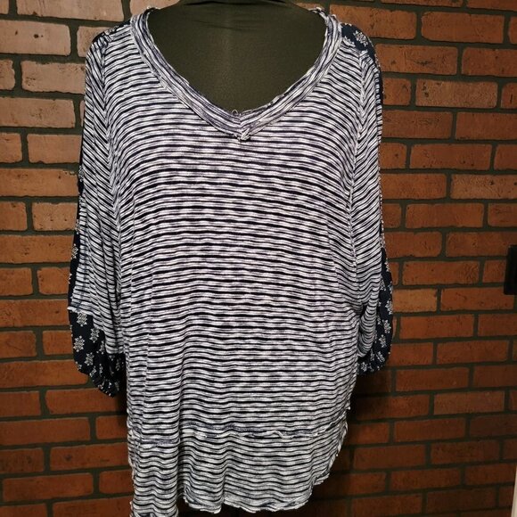 Eyeshadow Mixed Material Navy & White with Floral insert sleeves.  Size XL - Picture 1 of 7